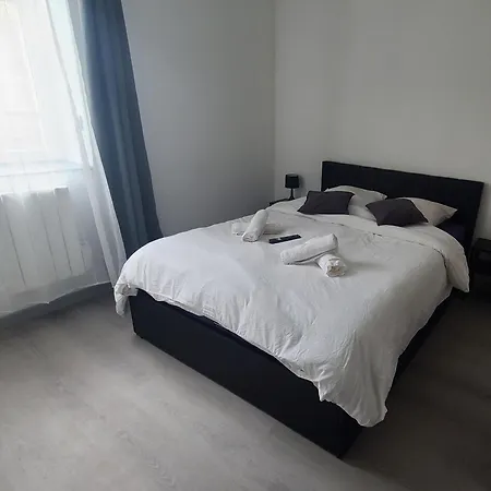 Apartment - Immeuble Securise - Entree Autonome - Internet *
