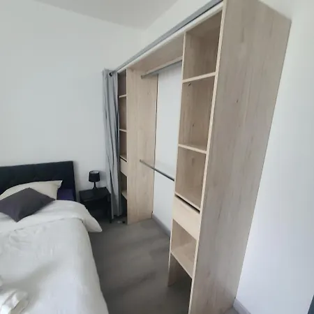 Apartment - Immeuble Securise - Entree Autonome - Internet *