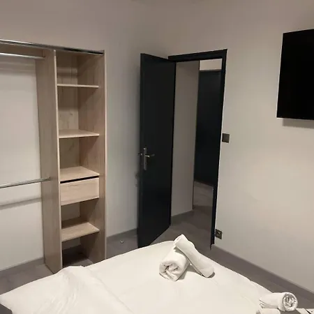 Apartment - Immeuble Securise - Entree Autonome - Internet