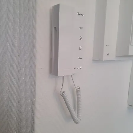 Apartment - Immeuble Securise - Entree Autonome - Internet *