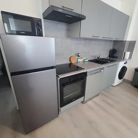 Apartment - Immeuble Securise - Entree Autonome - Internet